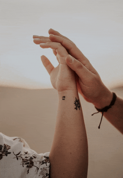 manos pareja María Lorian